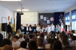 klasa V prezentuje informacje o Konstytucji 3 Maja